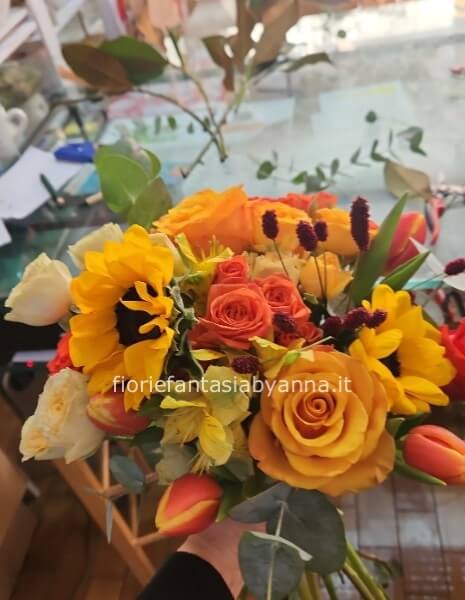 Un abbraccio fiorito unico per la persona più speciale. Ogni bouquet, un'emozione